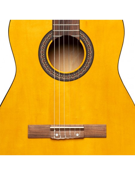 4/4 classical guitar with linden top, natural colour