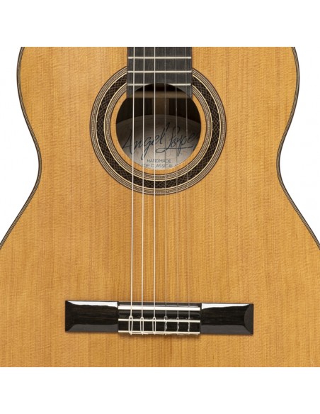 Mazuelo serie, classical guitar with solid cedar top