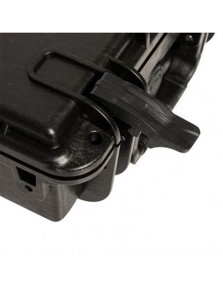 Water- and dustproof universal transport case with pick and pluck foam