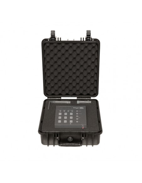 Water- and dustproof universal transport case with pick and pluck foam