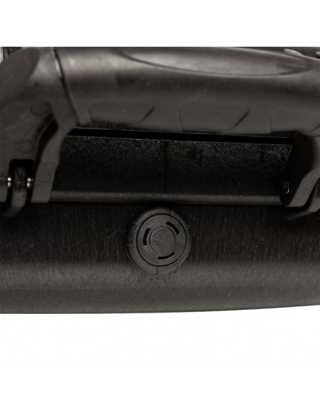 Water- and dustproof universal transport case with pick and pluck foam