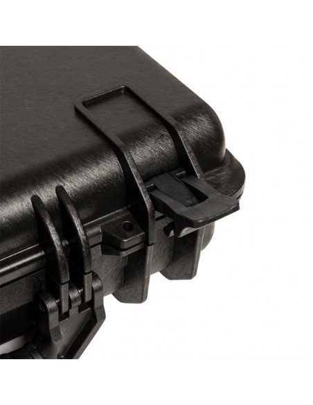 Water- and dustproof universal transport case with pick and pluck foam