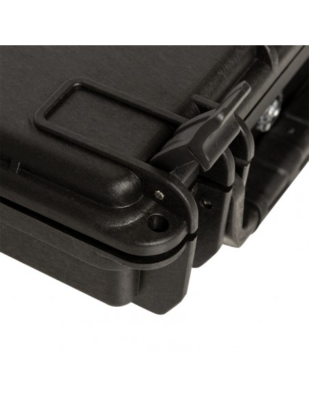 Water- and dustproof universal transport case with pick and pluck foam