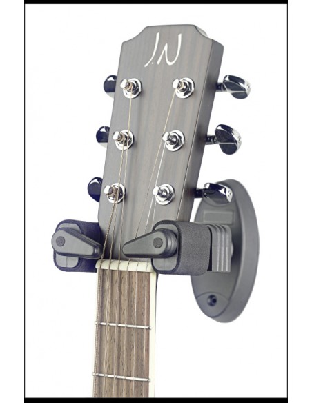 Auto lock hanger for string instrument